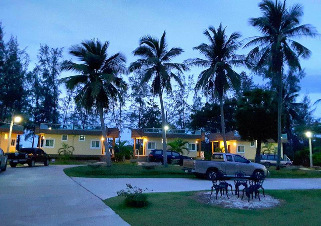Hadthong Resort Pak Phayun Exterior photo